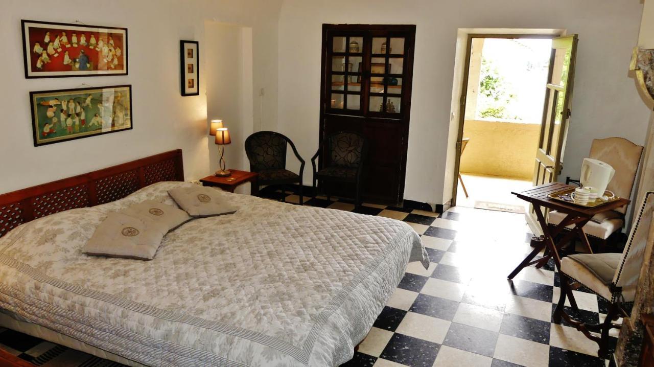 Mas Escombelle Bed & Breakfast Barjac  Exterior photo